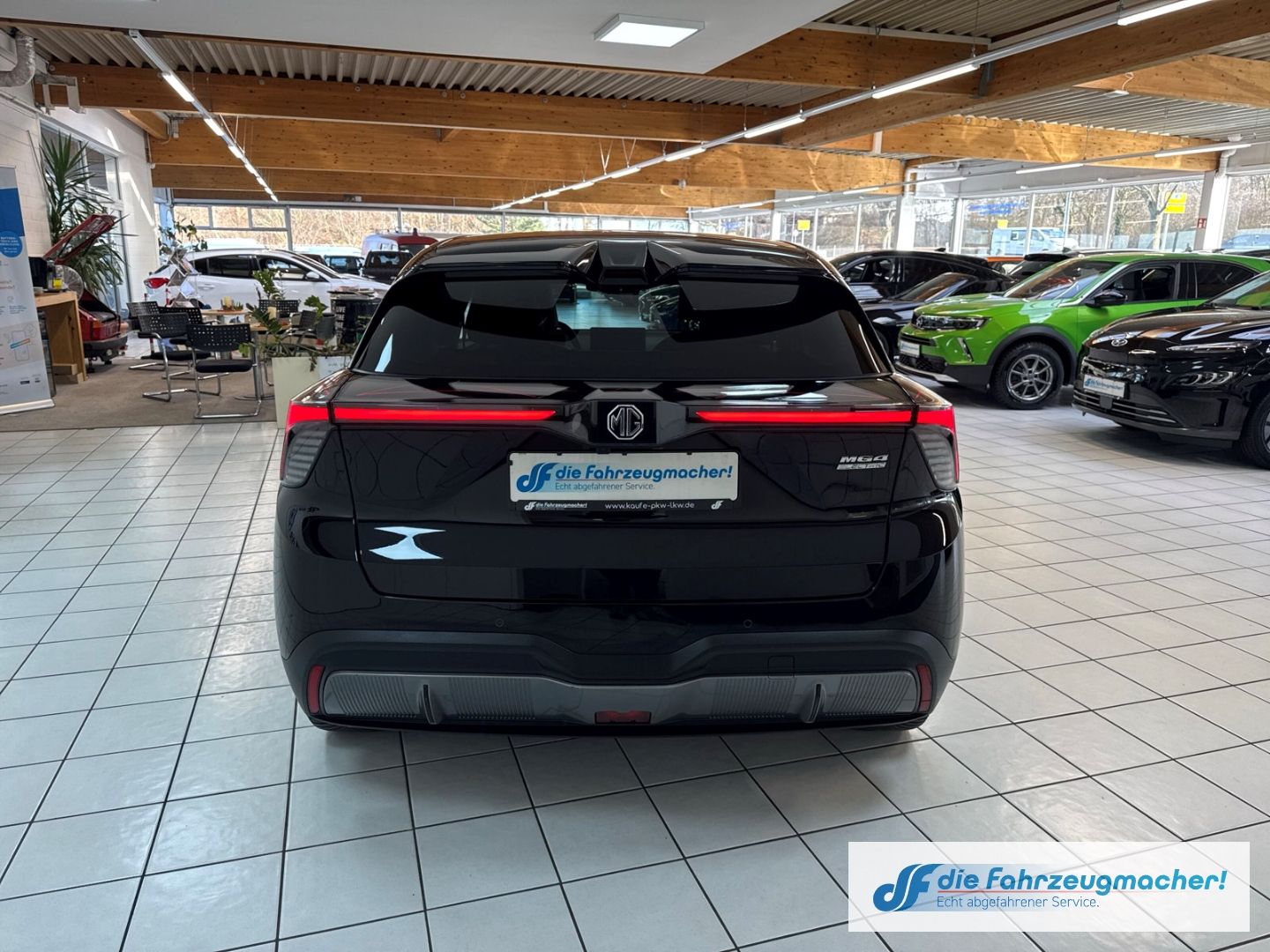 Fahrzeugabbildung MG MG4 Luxury Elektromotor 150 kW Digitales Cockpit