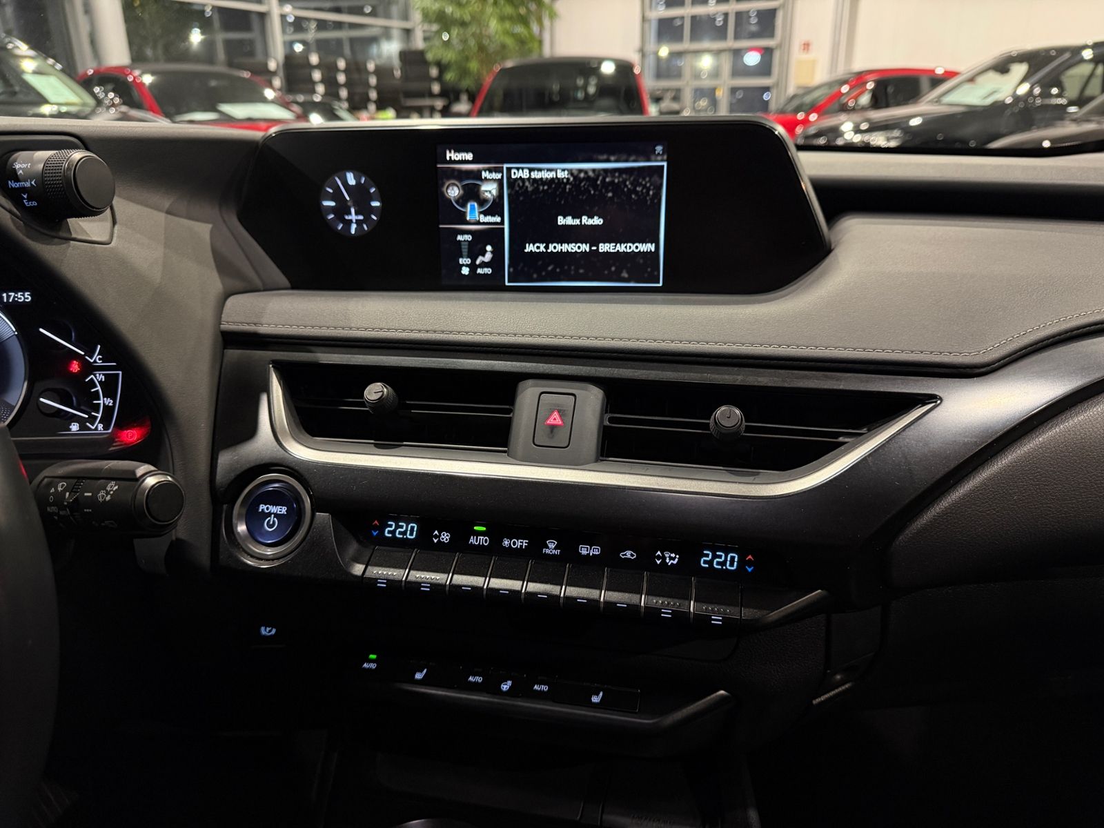 Fahrzeugabbildung Lexus UX 250 h RFK LED ALU 18"