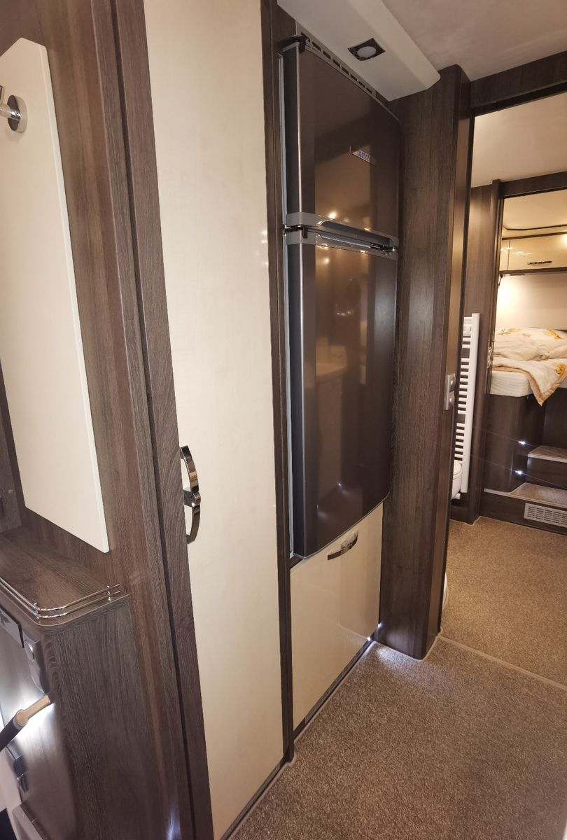 Fahrzeugabbildung Phoenix Top-Alkoven 8800 BML Modell 2025