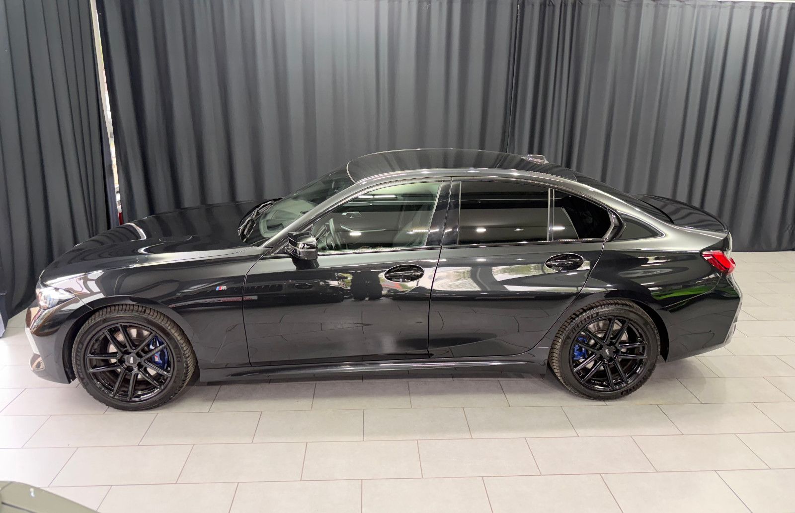 Fahrzeugabbildung BMW M340i xDrive Limousine |HiFi|360°|HuD