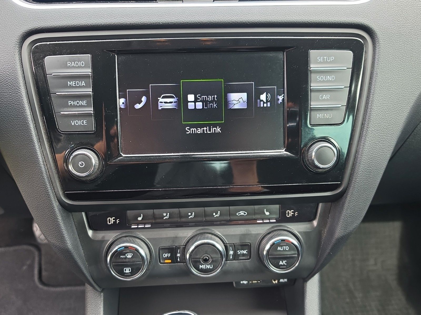 Fahrzeugabbildung SKODA Octavia Combi Ambition Apple CarPlay und Android