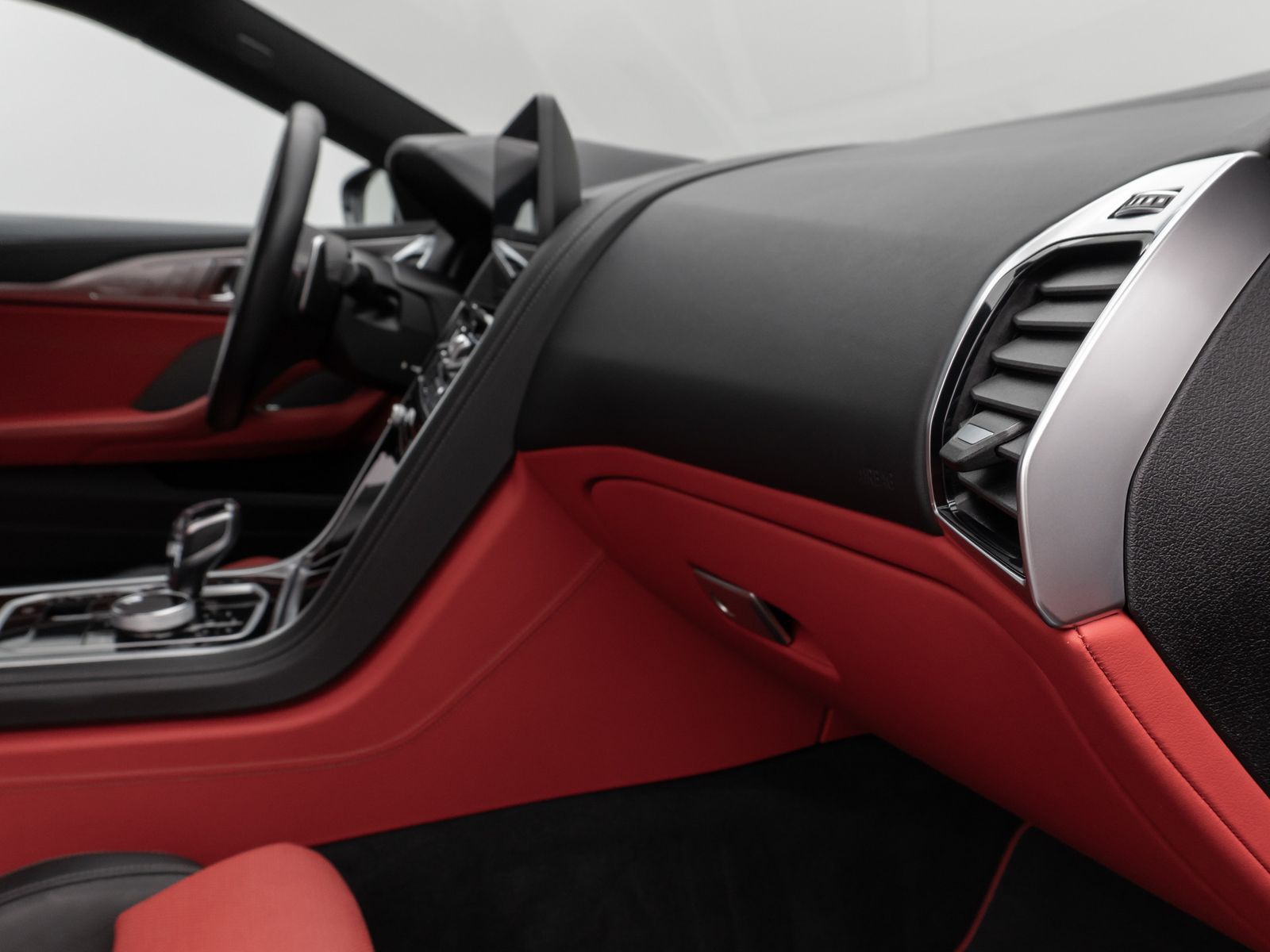Fahrzeugabbildung BMW M850i xD Coupé 360°Laser HUD SoftCl Komfort 20"