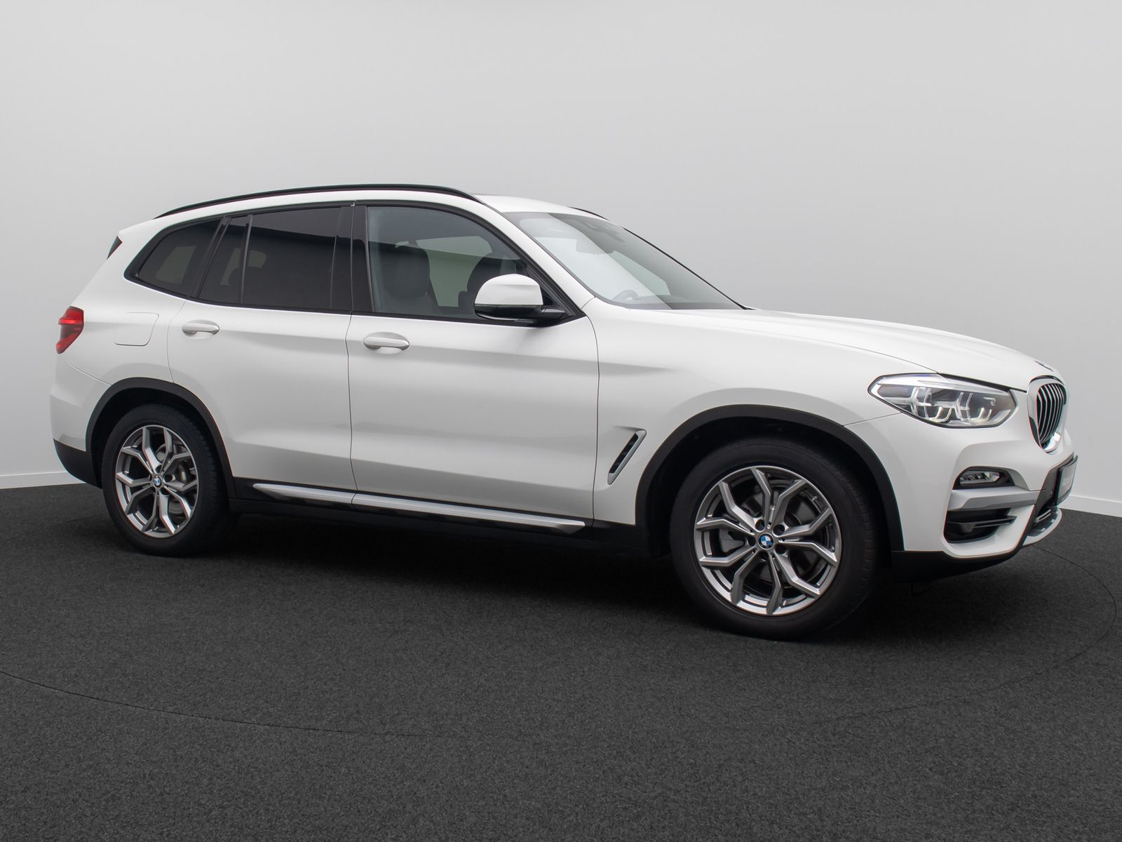 Fahrzeugabbildung BMW X3 xD20d xLine HUD DAB Panorama Alarm H/K 19Zoll