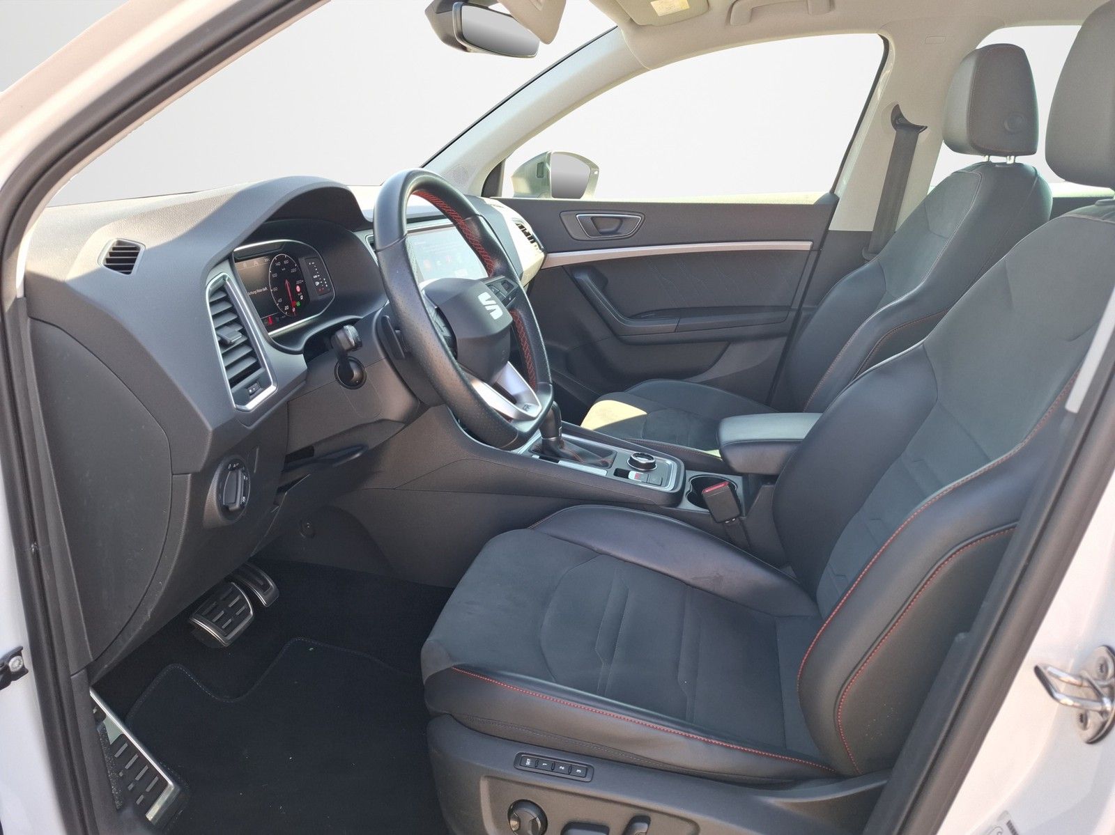 SEAT Ateca 2.0 TDI FR DSG / NAVI / AHK / LED / STHZG - Image 9