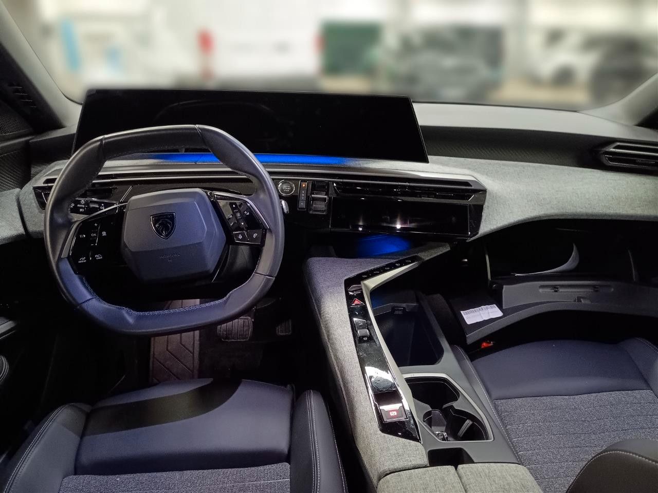 Fahrzeugabbildung Peugeot 5008 Hybrid 145 ALLURE DSC 7-SITZ NAVI/LED/360°