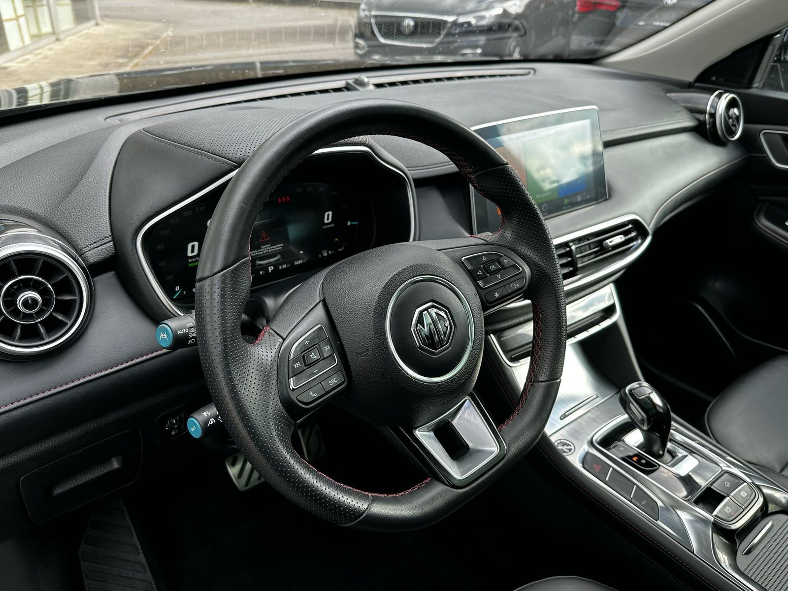 Fahrzeugabbildung MG EHS Luxury PANO+LEDER+NAVI+SHZ+KAMERA+ACC+360°+