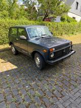 Lada Niva 1.7i 4x4 AHK - Lada Niva mit Benzin-Antrieb: Allradantrieb, Geländewagen, 1.7