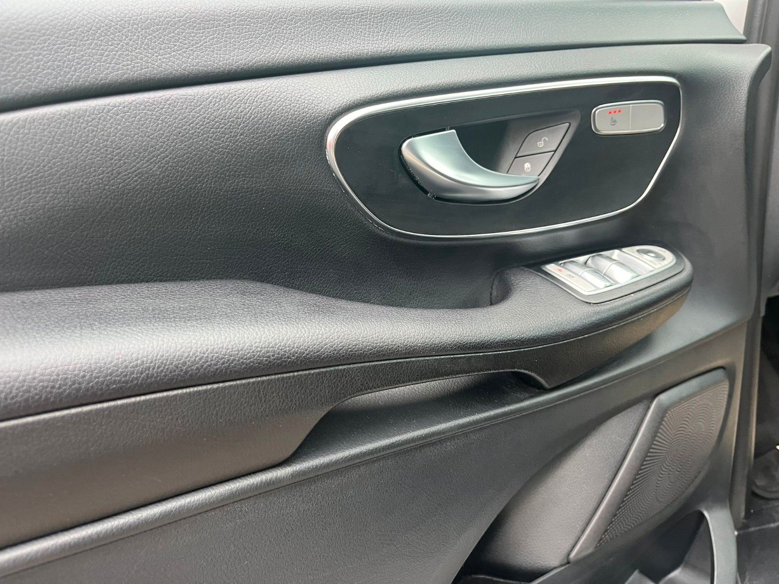 Fahrzeugabbildung Mercedes-Benz V 250 CDI Edition 4Matic Bluetec Kompakt