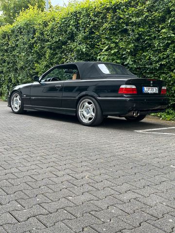 BMW e36 320i Cabrio