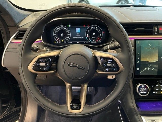 Fahrzeugabbildung Jaguar F-PACE P550 SVR AWD Edition 1988 One of 394