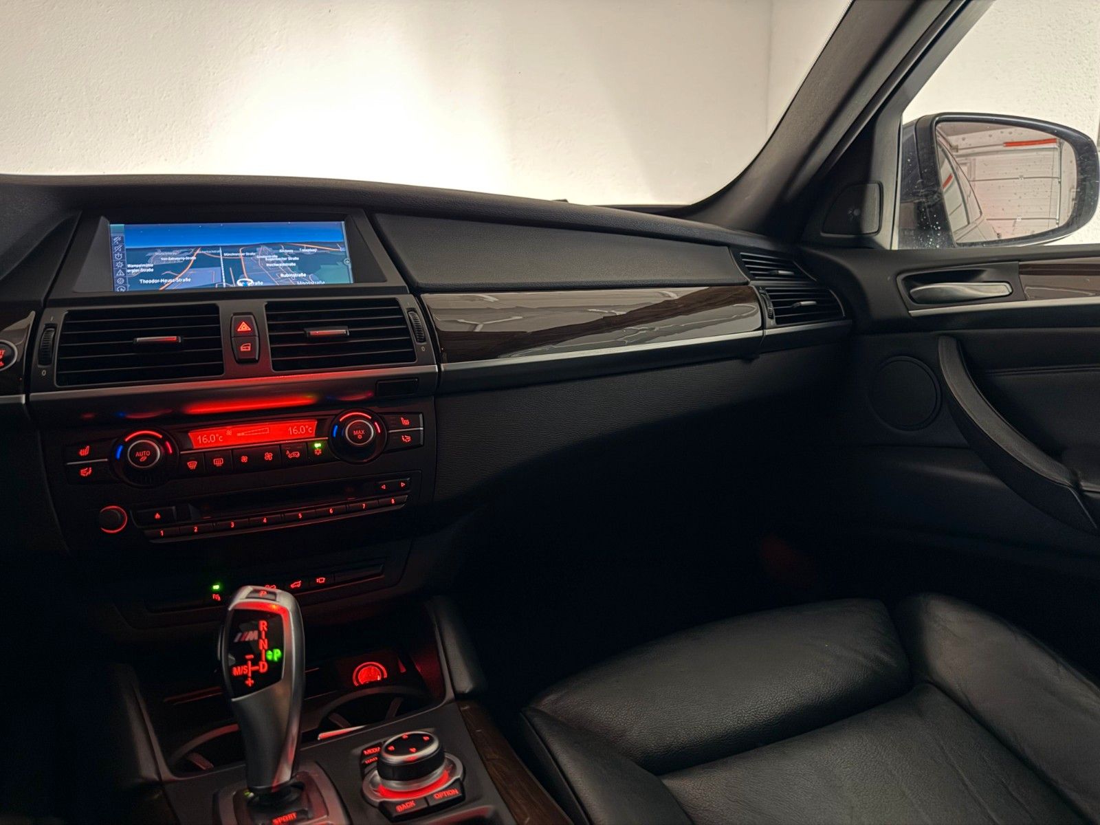 Fahrzeugabbildung BMW X6 M50 d/eGSD/AHK/HuD/SOFT CLOSE/STHZ/ACC