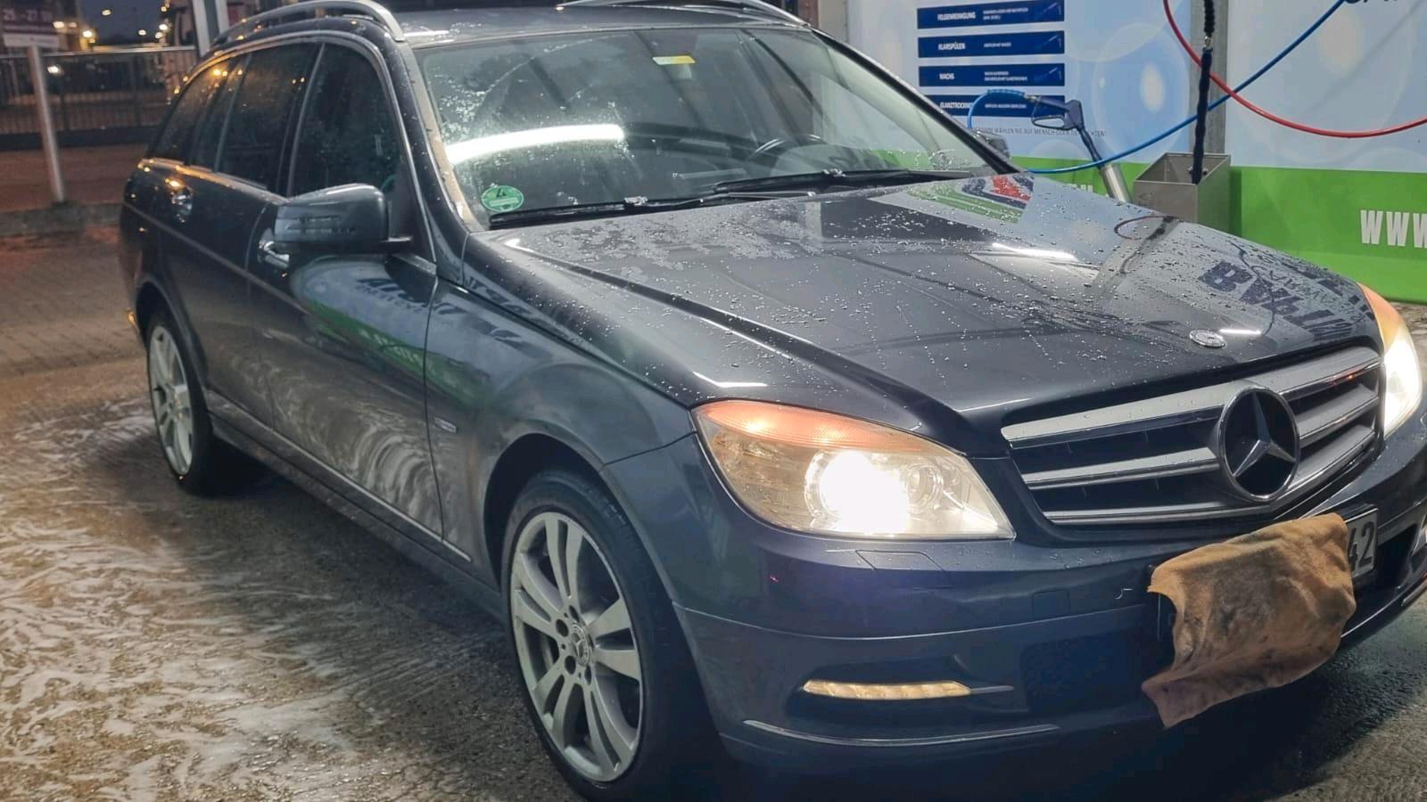 Mercedes-Benz C350 2010 — салон