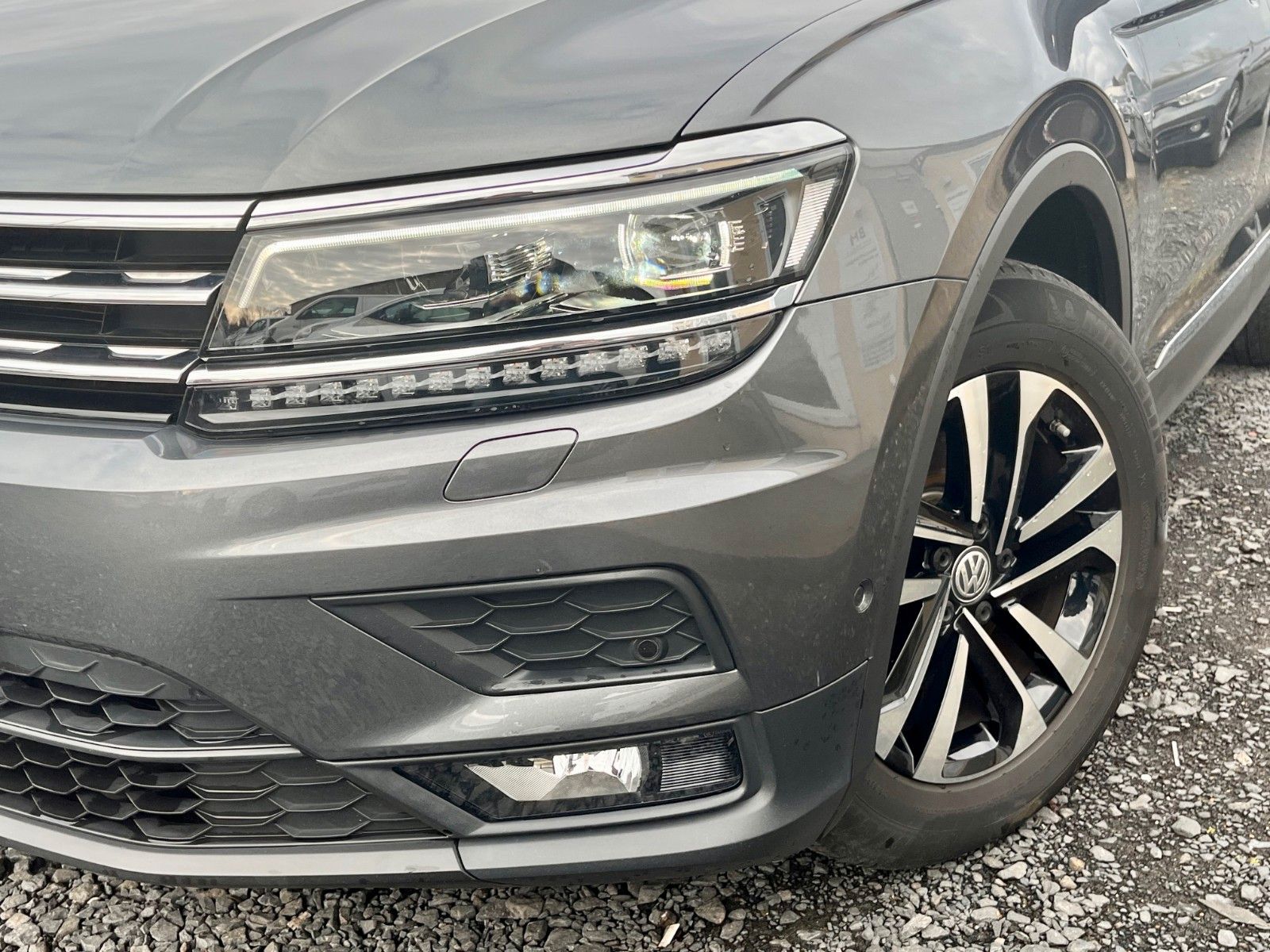 Fahrzeugabbildung Volkswagen Tiguan 1.5 TSI IQ.DRIVE Navi ACC LED SPORTFW AHK