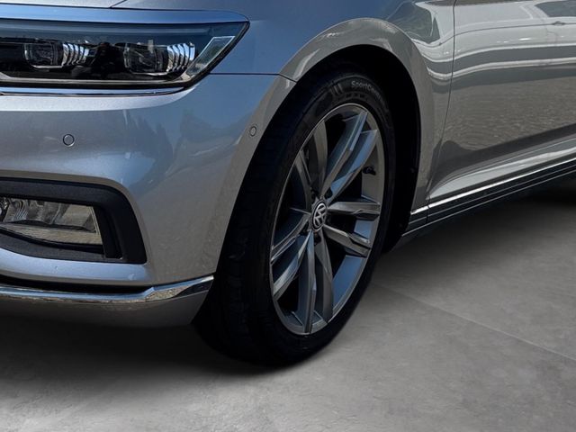 Passat Elegance 4Motion 2.0 TDI AHK Head-Up Lede