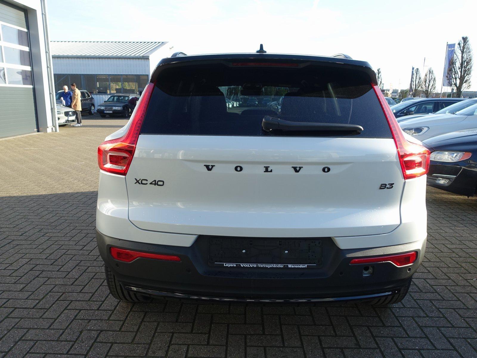 Volvo XC40 Black Edition Plus B3/E-Sitze/H&K