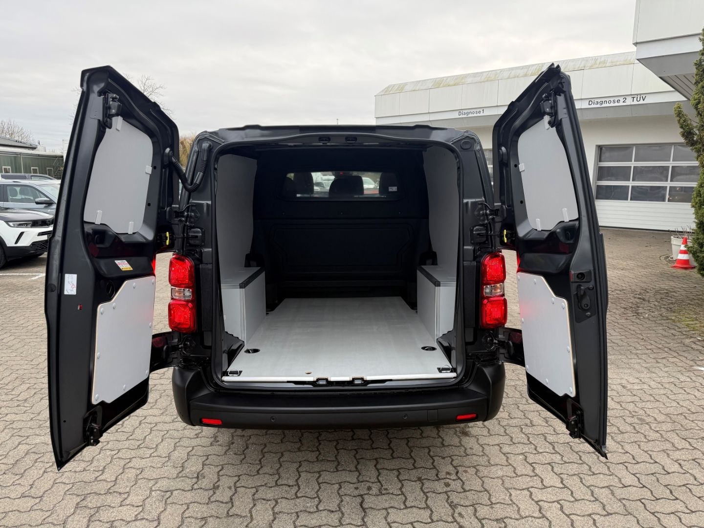 Fahrzeugabbildung Opel Vivaro L3 Doppelkabine XL D 180 Automatik