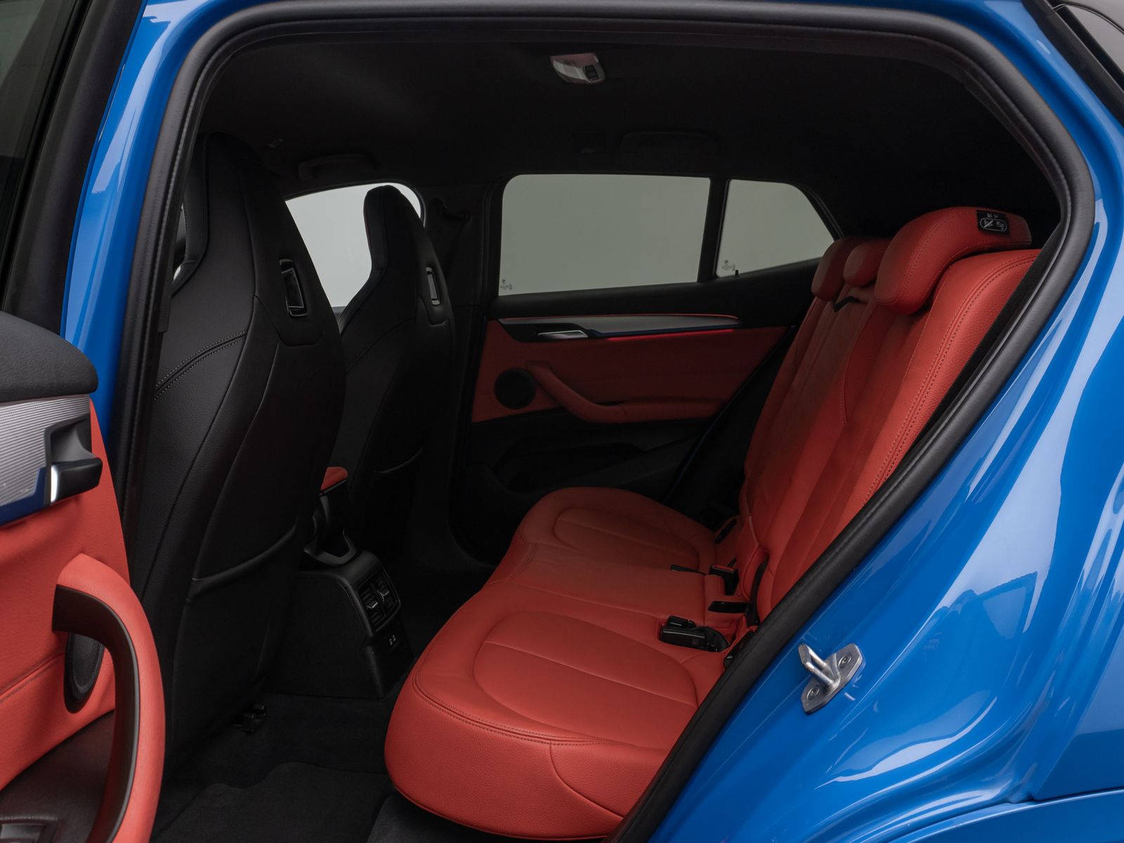 Fahrzeugabbildung BMW X2 sD18d M Sport Kamera HUD DAB HiFi Komfort 19"
