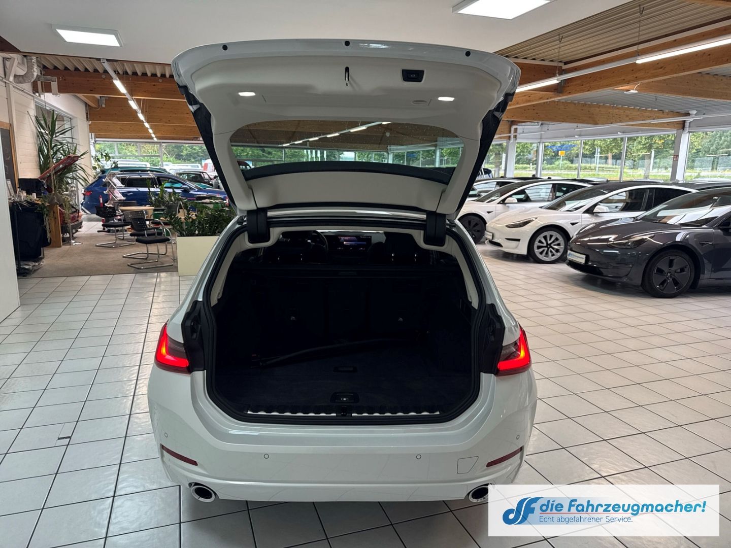 Fahrzeugabbildung BMW 320 d Touring Mild-Hybrid EU6d HUD Navi Digitale