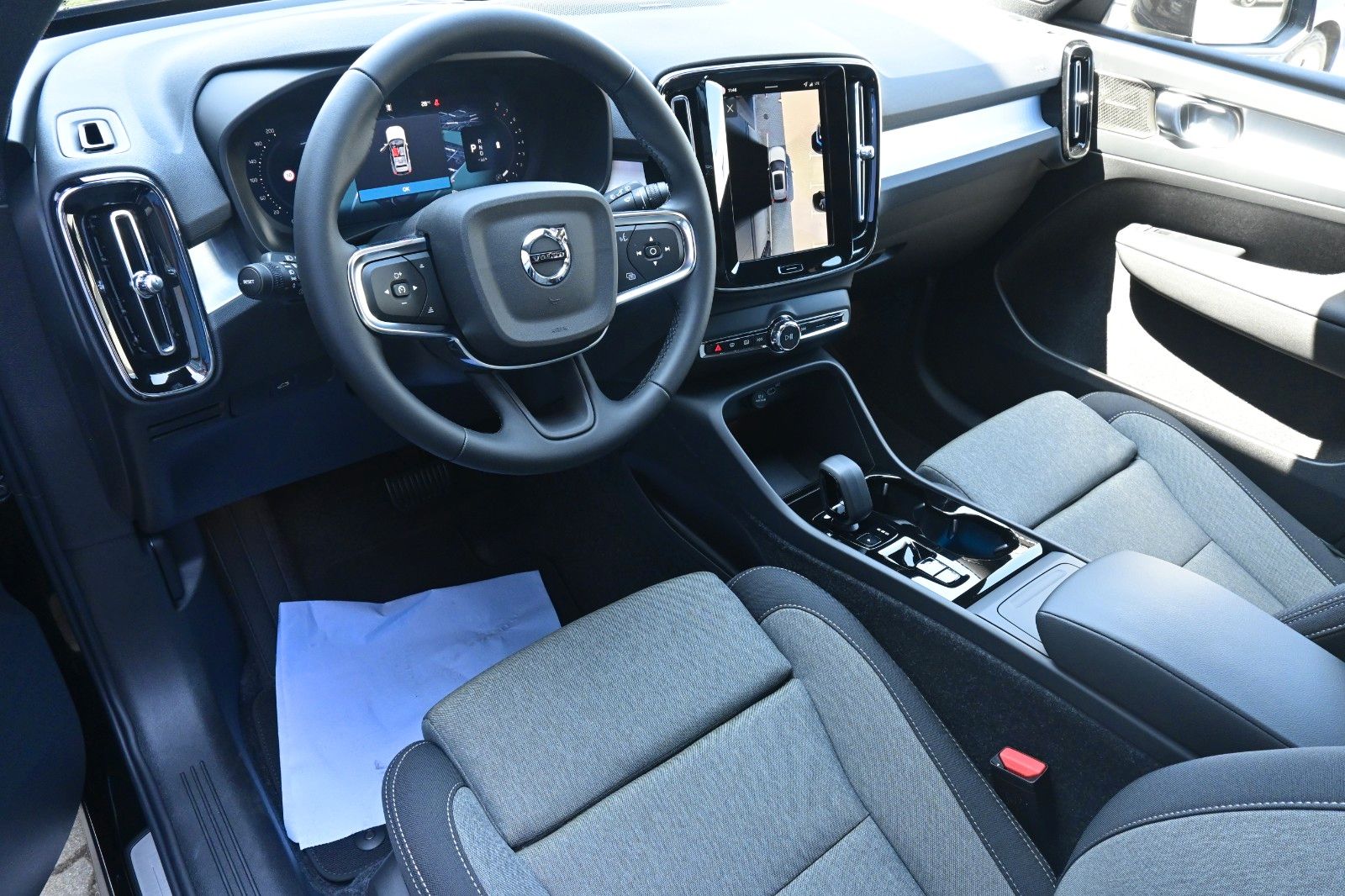 Fahrzeugabbildung Volvo XC40 B3 DKG Plus Black Edition*FSHZG*360*ACC*AHK