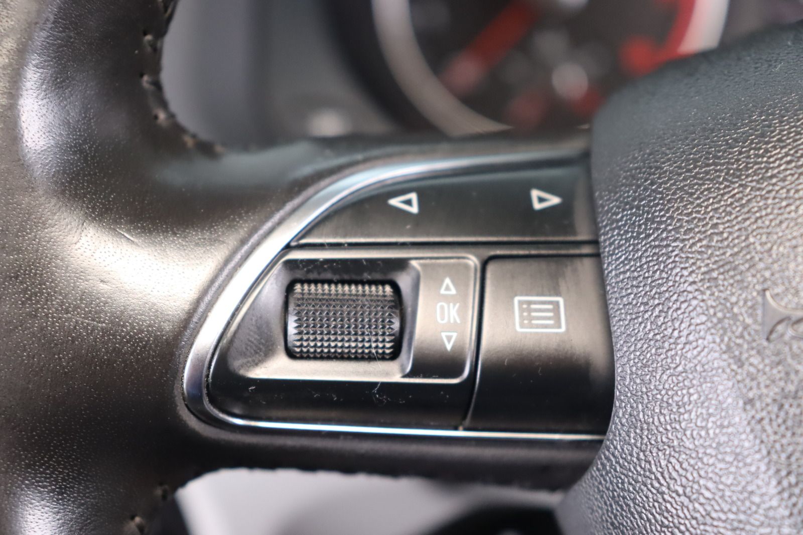 Fahrzeugabbildung Audi Q3 2.0 TFSI S tronic quattro * Standhzg. *