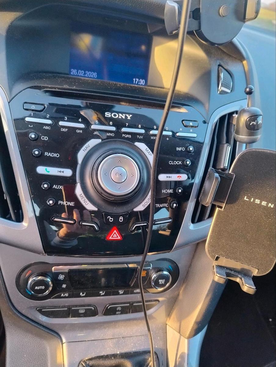 Ford Focus 2012 — photo 11