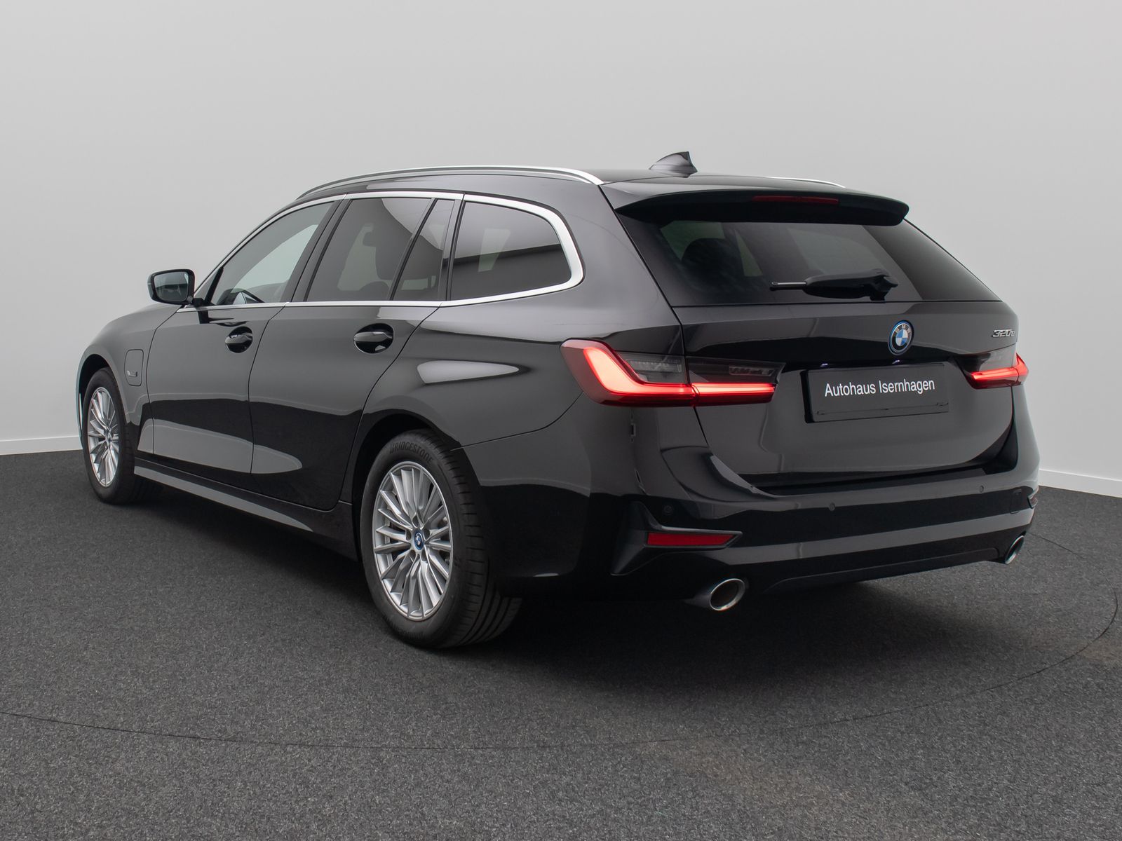 Fahrzeugabbildung BMW 320e Sport Line DAB HiFi CockPitPr Alarm PDC LED