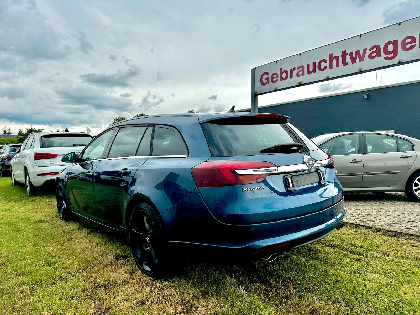Fahrzeugabbildung Opel Insignia A Sports Tourer Leder Navi Sitzh.,Klima