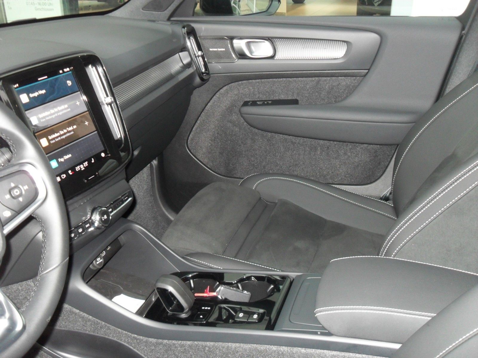 Fahrzeugabbildung Volvo XC40 B4 Plus Black Edition | 360° | Pamora.