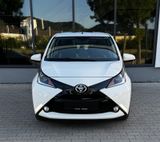 Toyota AYGO x-play AUTOMATIK*WENIG KM*KLIMA*KAM*TEL*LED - Toyota in Ludwigshafen