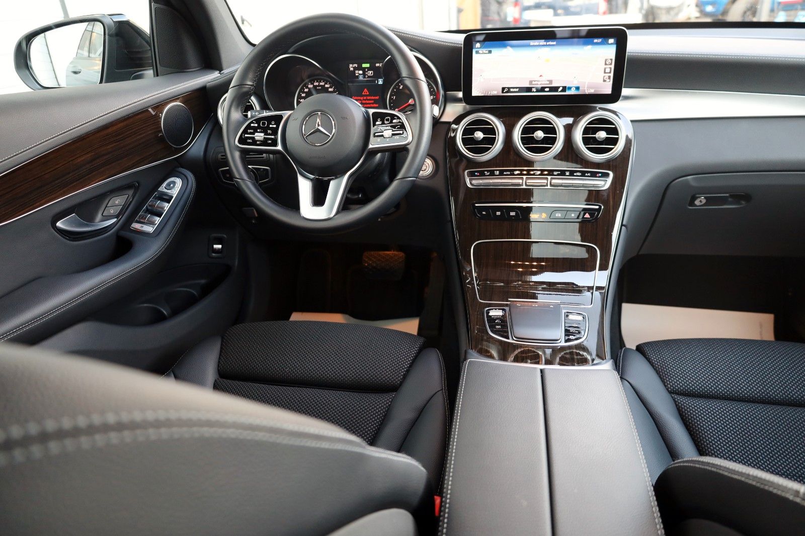 Fahrzeugabbildung Mercedes-Benz GLC 300de 4Matic,T.Leder,Navi,LED,Kamera,PanDach