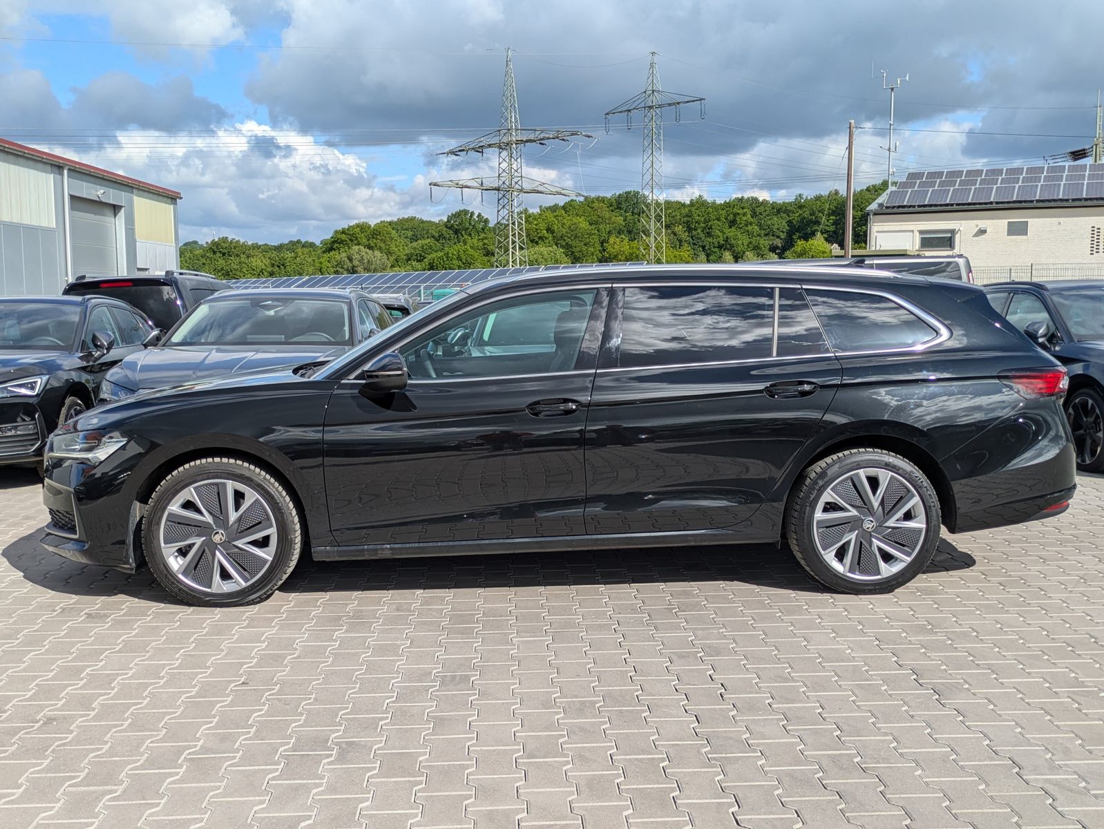 Fahrzeugabbildung SKODA Superb 2.0 TDI 4x4 Selection MATRIX*AHK*5J GAR.
