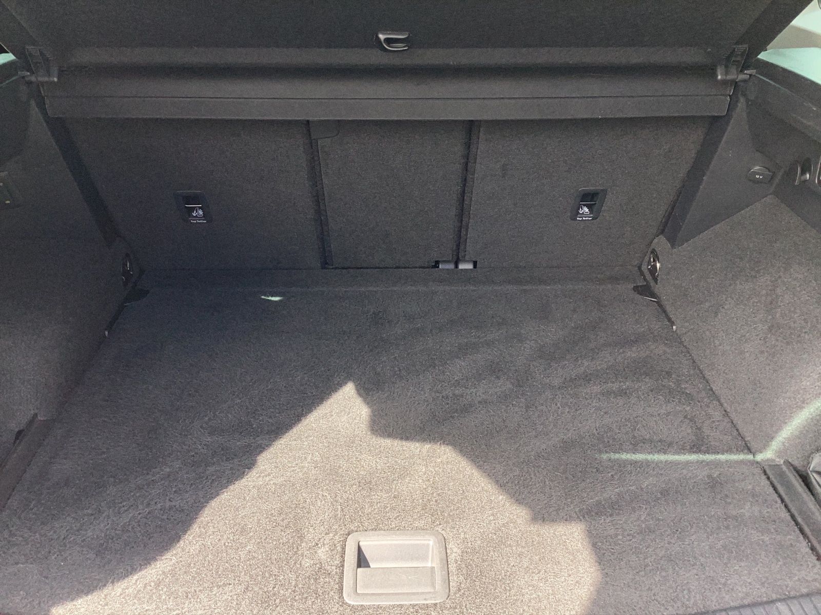 Fahrzeugabbildung Volkswagen Tiguan TDI IQ.DRIVE AHK Kamera ACC