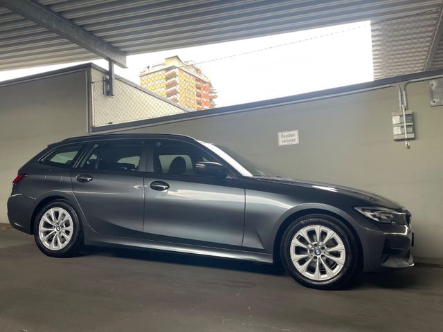 BMW 320d SPORTSITZE/TEIL-LEDER/KAMERA/ACC/AHK/HUD