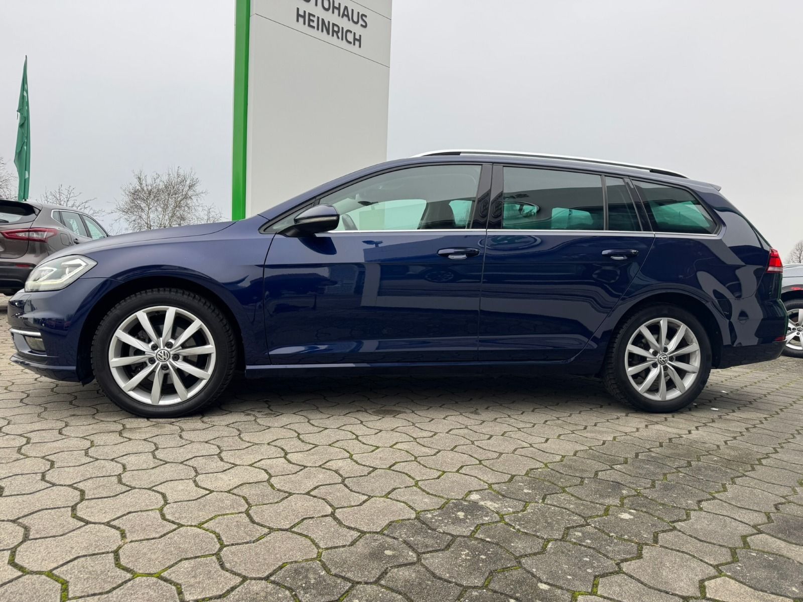 Fahrzeugabbildung Volkswagen Golf Variant 7 1.5 TSI DSG*NAVI*LED*SHZ*PDC