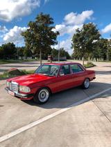 Mercedes-Benz Mercedes Benz W123 230E - Mercedes-Benz 230: W123 230e