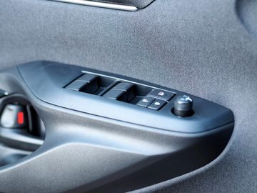 Bild 14 Toyota Yaris Hybrid Style,PDC v+h,Kamera,LED