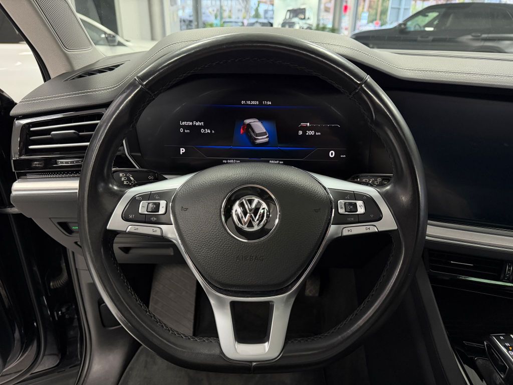 Volkswagen Touareg 3.0 TDI Elegance 4M*STHZG*PANO*LUFTFEDE.