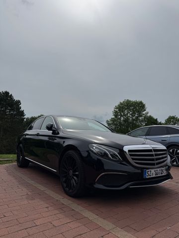 MERCEDES-BENZ E 220 d EXCLUSIVE Autom. EXCLUSIVE
