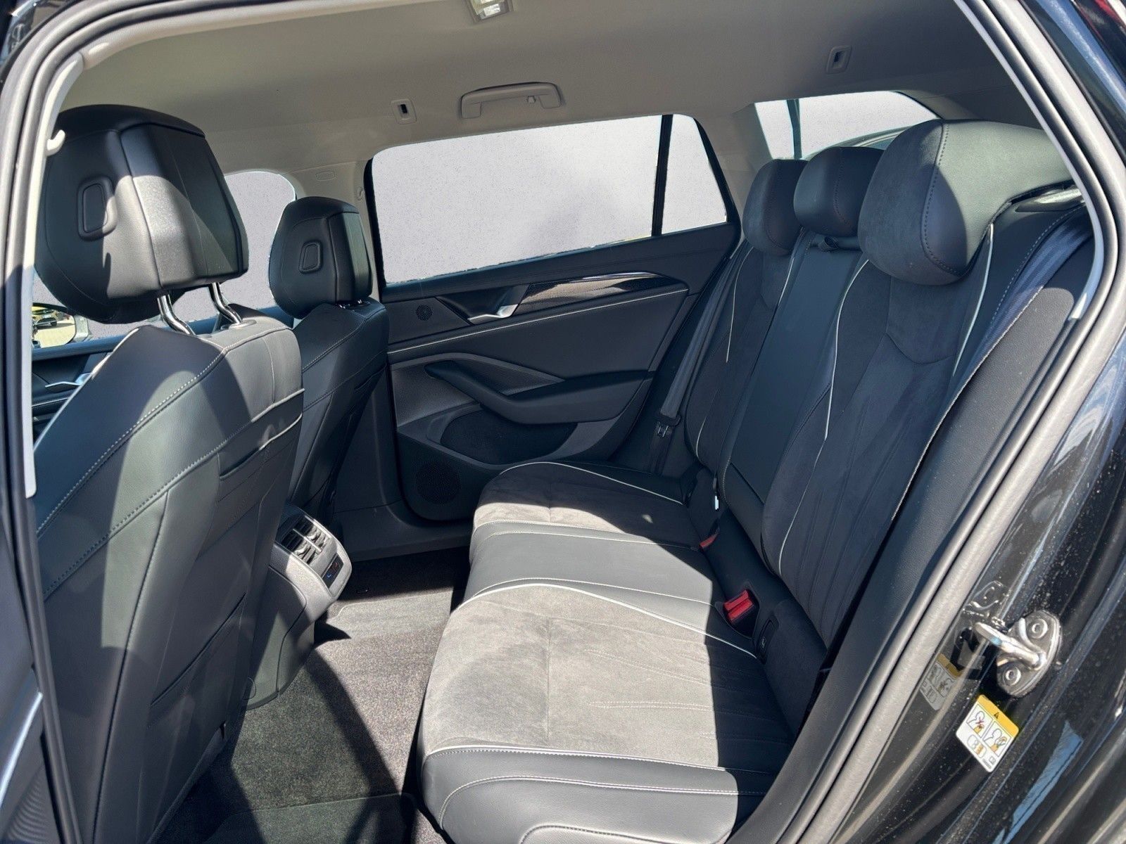Volkswagen Passat Variant - Bild 11