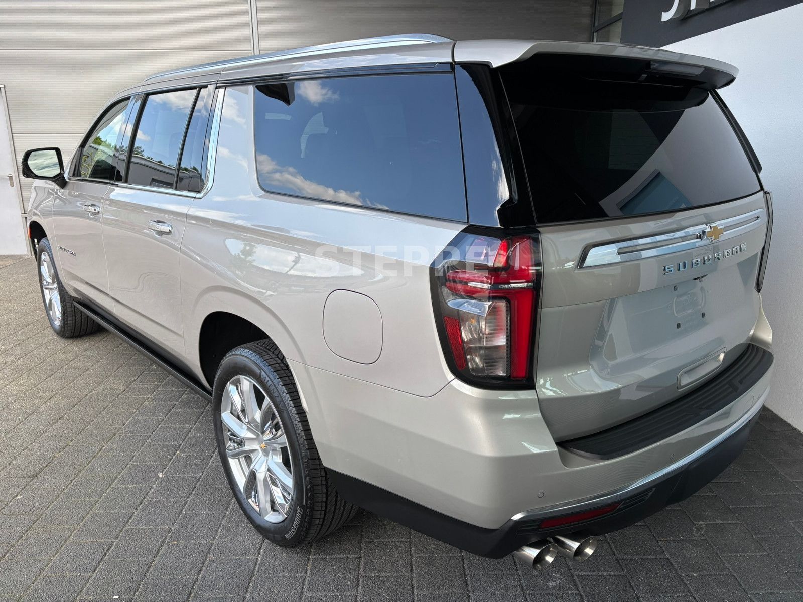 Chevrolet Suburban 6,2 High Country AHK  22"Alu; Luftfeder