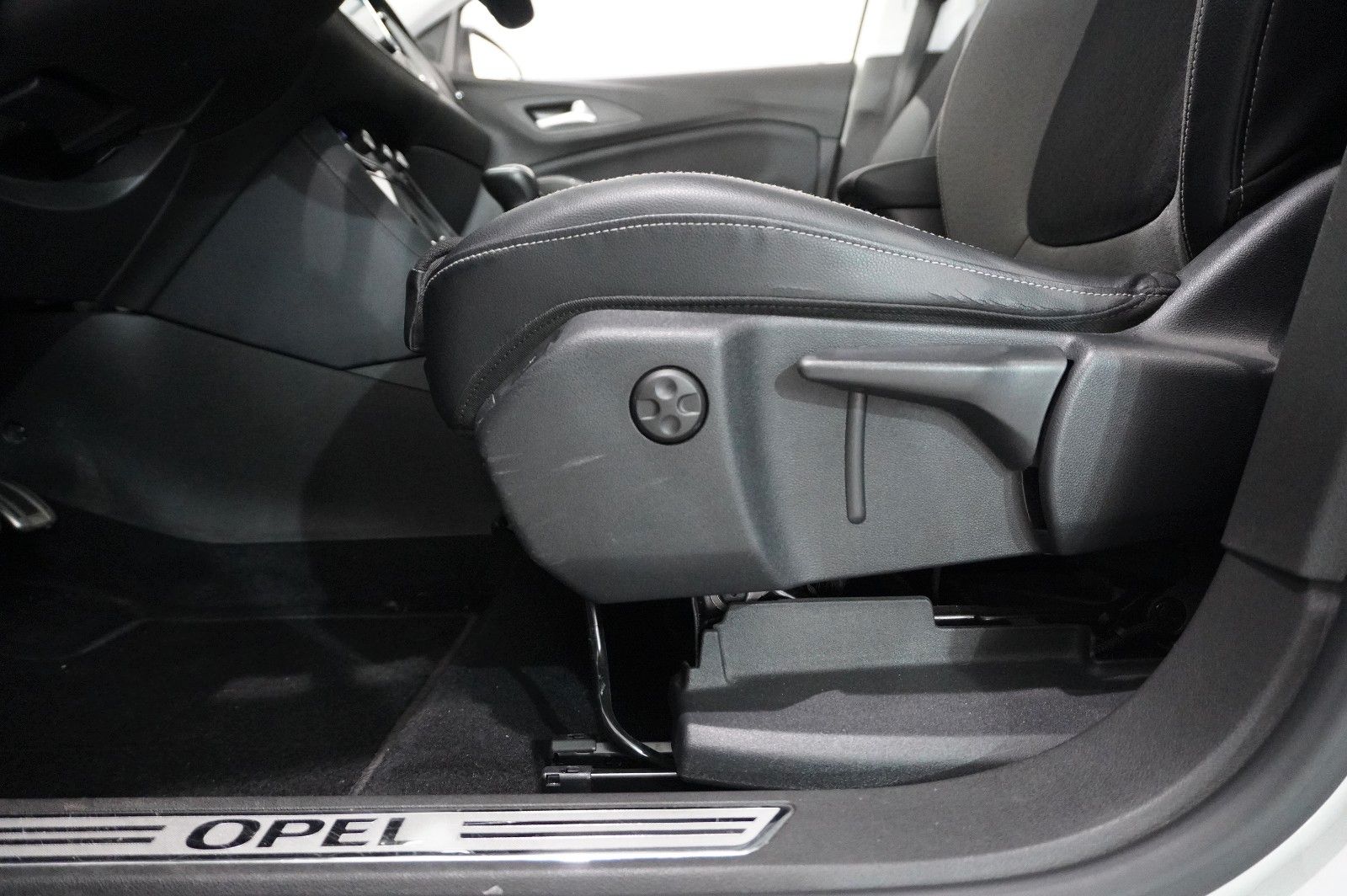 Fahrzeugabbildung Opel Grandland (X) 1.2T INNOV. NAVI/LED/KAMERA/PANO.