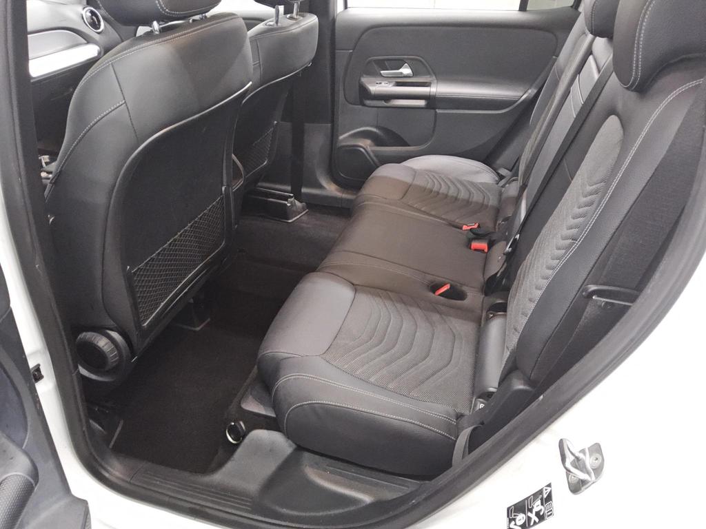 Mercedes-Benz GLB 180