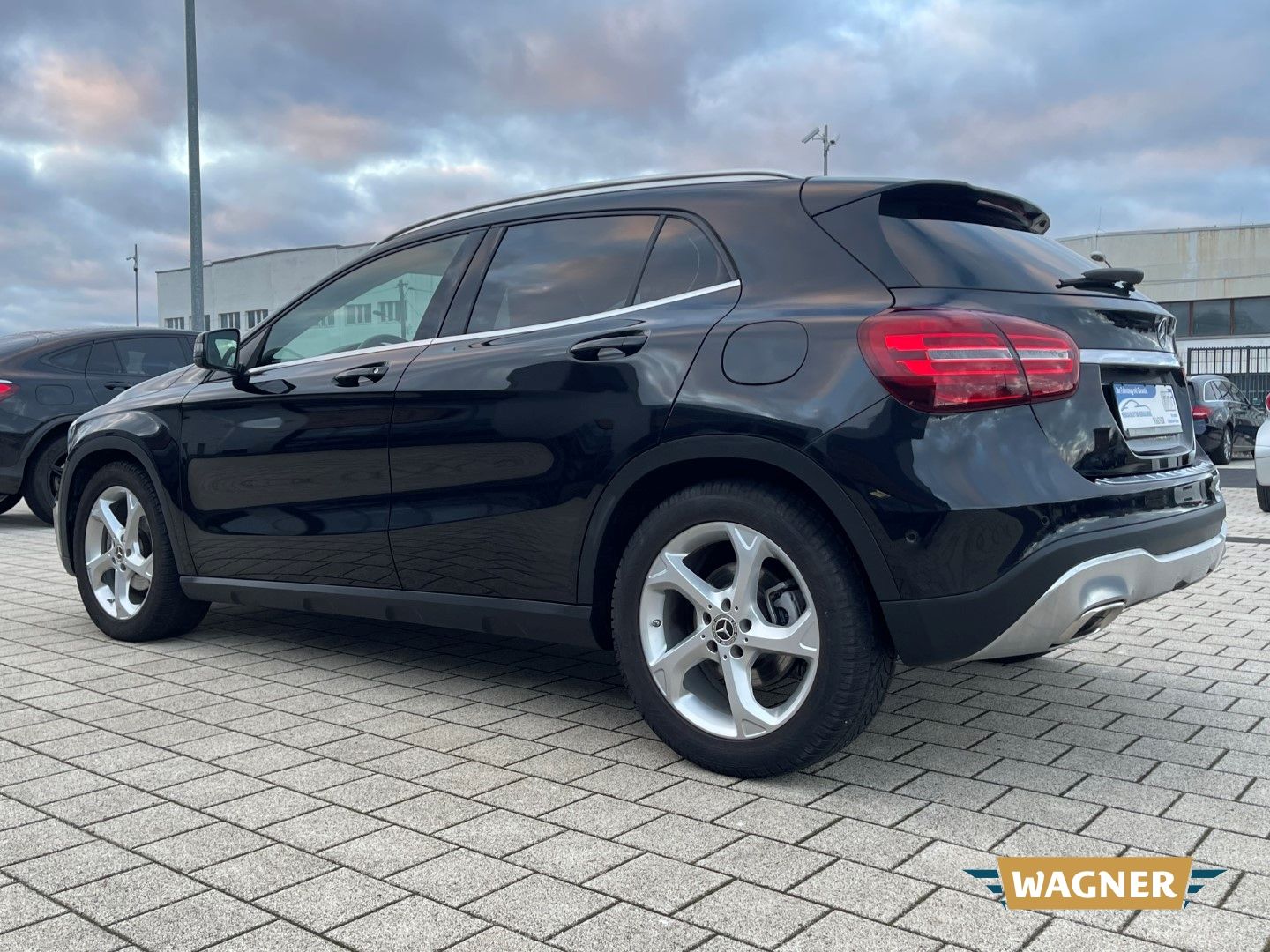 Fahrzeugabbildung Mercedes-Benz GLA 180 Sport Utility Sitzheizung Navi