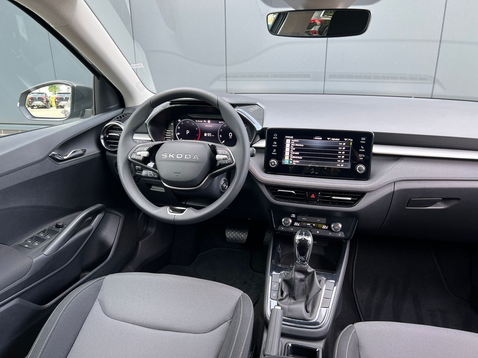 Fahrzeugabbildung SKODA Fabia Selection 1.0 TSI DSG *LED, ACC, SmartLink