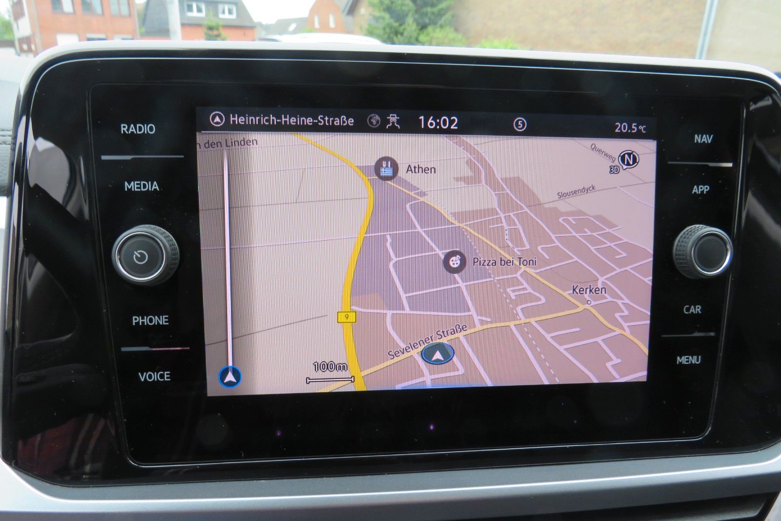 Fahrzeugabbildung Volkswagen T-Roc Life NAVI ACC SITZH. LED APP-CON. 1.H