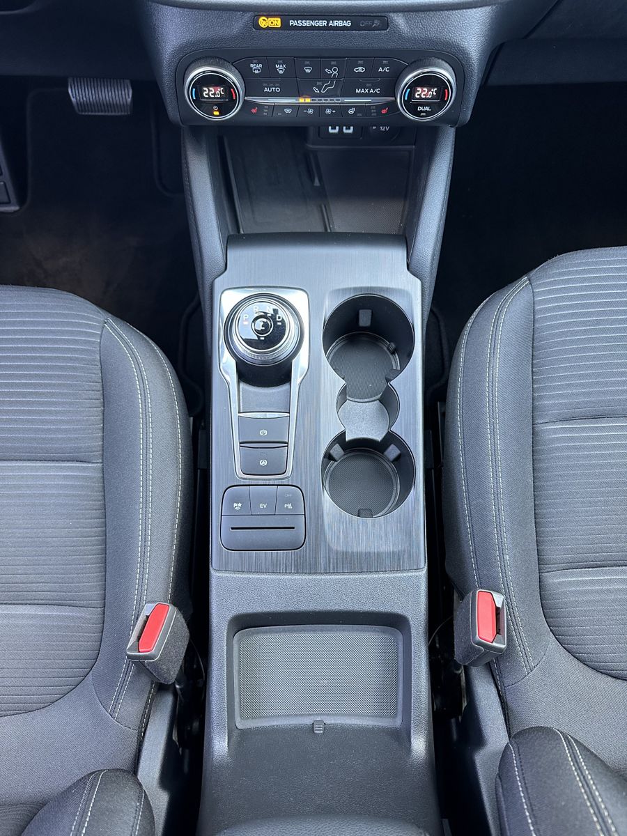 Fahrzeugabbildung Ford Kuga 2.5 Plug-In Hybrid Titanium NAV+KAM+CARPLAY