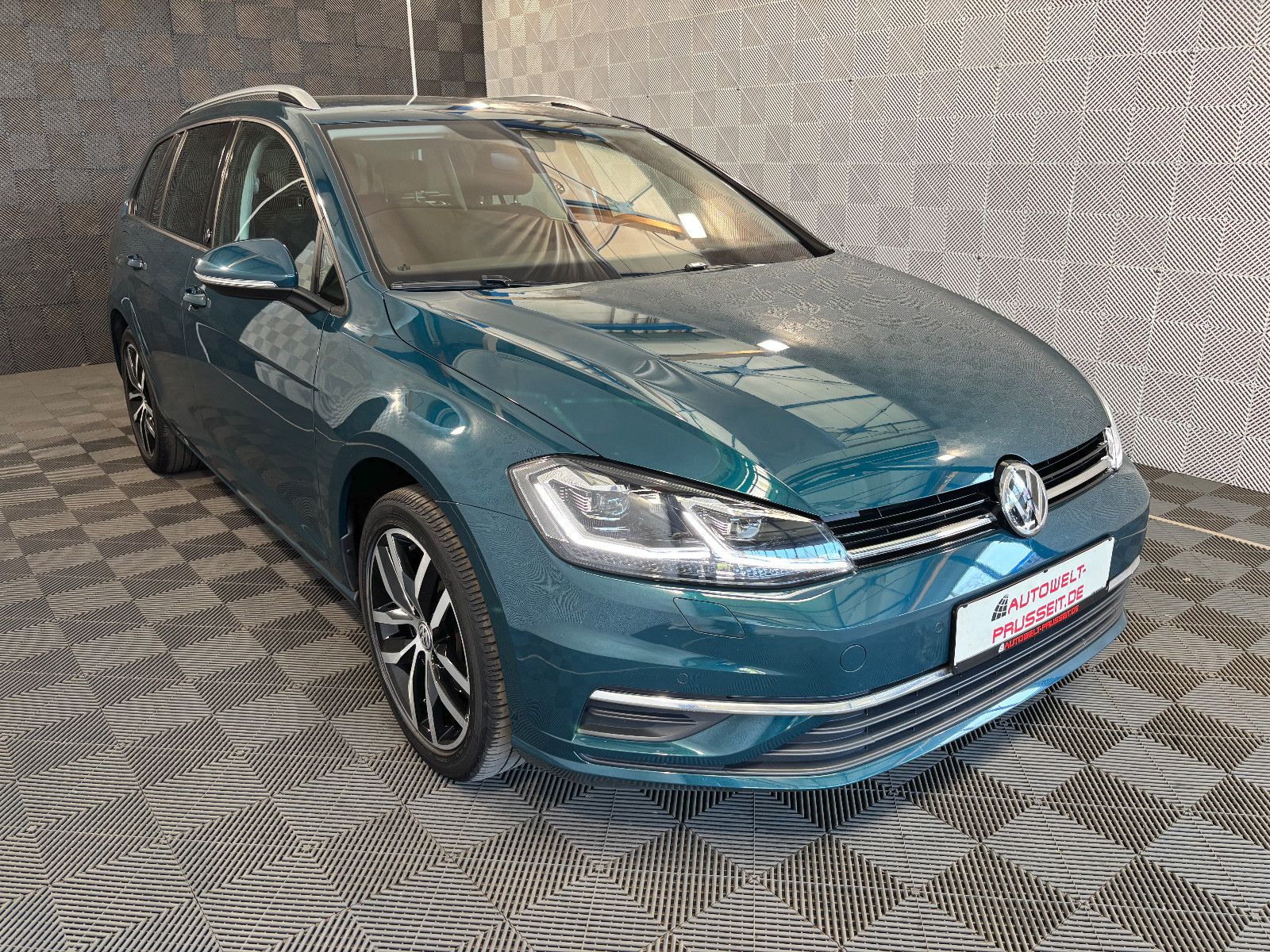 Gebrauchtwagen Volkswagen Golf Golf VII Var.*SOUND*DYNAUDIO-LED-ACC-R.KAM-TOTW in Horb am Neckar