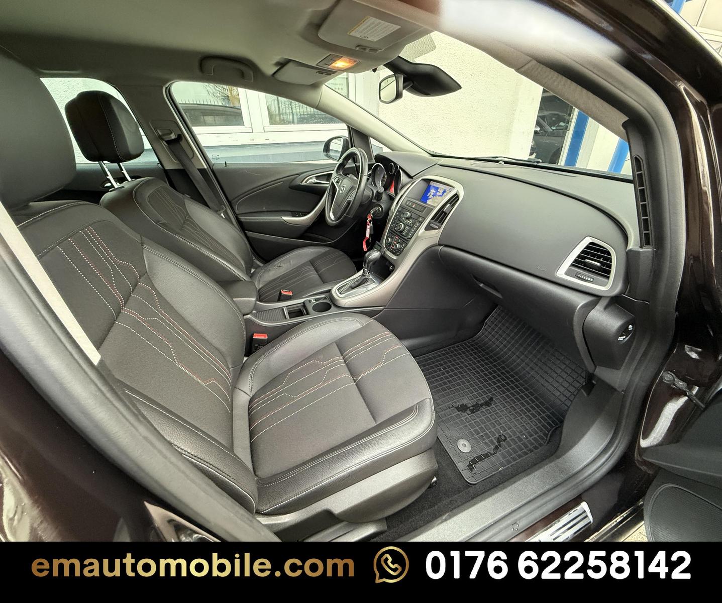 Opel Astra 2012 — photo 11