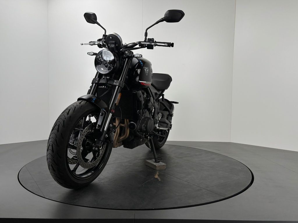 Fahrzeugabbildung Triumph TRIDENT 660 E5+ *TOP-ZUSTAND *QUICKSHIFTER