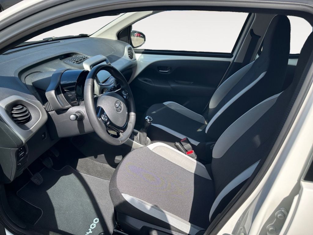 Fahrzeugabbildung Toyota Aygo x-play touch